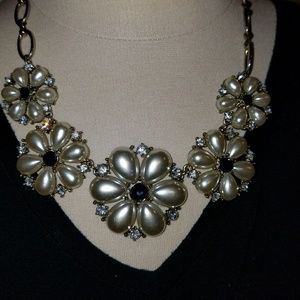 Costume jewelry necklace floral shape design